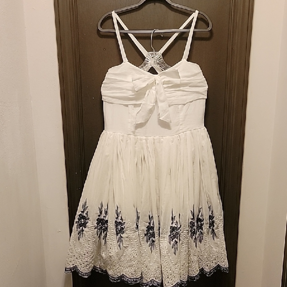 Unique Vintage White Tiered Ruffled And Embroidered Sundress. 2X. NWT